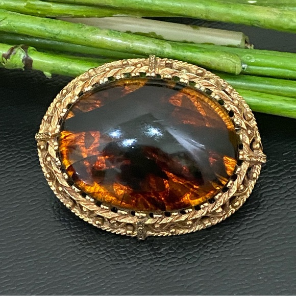 Vintage Baltic Amber Oval Cabochon Ornate Gold-tone Brooch 31.3g - Picture 1 of 12